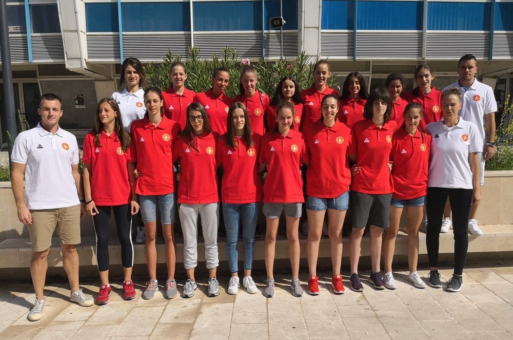 Kadetkinje startovale porazom Kadetkinje startovale porazom