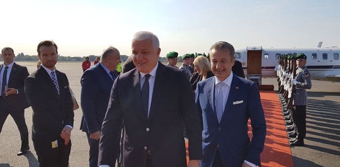 Marković doputovao u Berlin, svečani doček u 12:15h ispred Savezne vlade (FOTO) Marković doputovao u Berlin, svečani doček u 12:15h ispred Savezne vlade (FOTO)