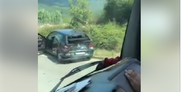 Sudar kamiona i dva automobila u Ulcinju Sudar kamiona i dva automobila u Ulcinju