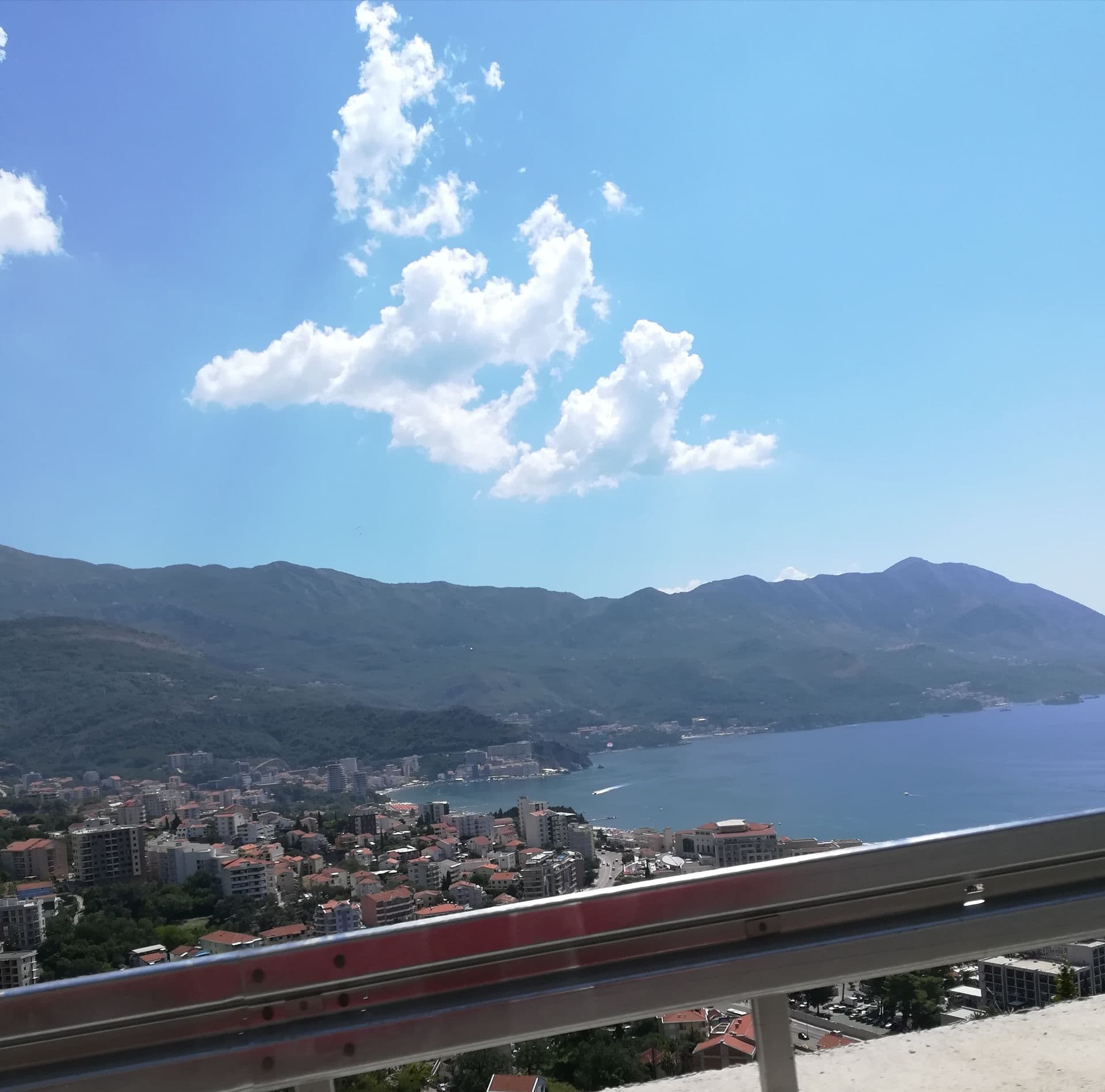 Oprez zbog gužvi i vrućina Oprez zbog gužvi i vrućina