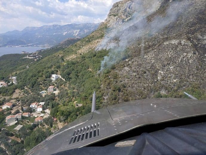 Vojni Bell 412 EP danas prvi put učestvovao u gašenju požara Vojni Bell 412 EP danas prvi put učestvovao u gašenju požara