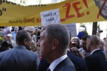 Premijer Češke izviždan na godišnjici sovjetske invazije