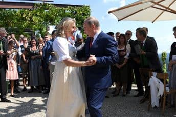 Austrijsku ministarku kritikuju zbog plesa i naklona Putinu