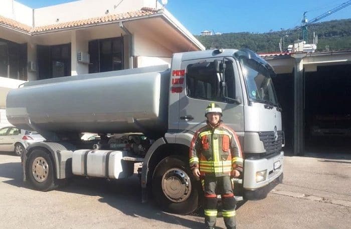 Nove uniforme, šljemovi i cistijerna za novske vatrogasce Nove uniforme, šljemovi i cistijerna za novske vatrogasce