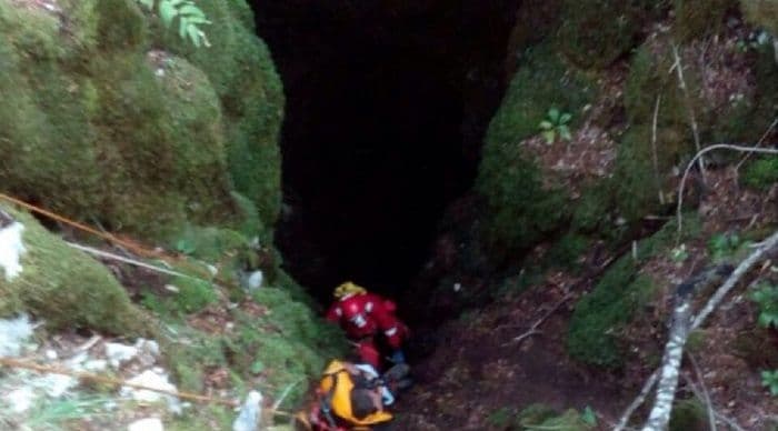 Novljanin spašen iz jame duboke oko 50 metara Novljanin spašen iz jame duboke oko 50 metara