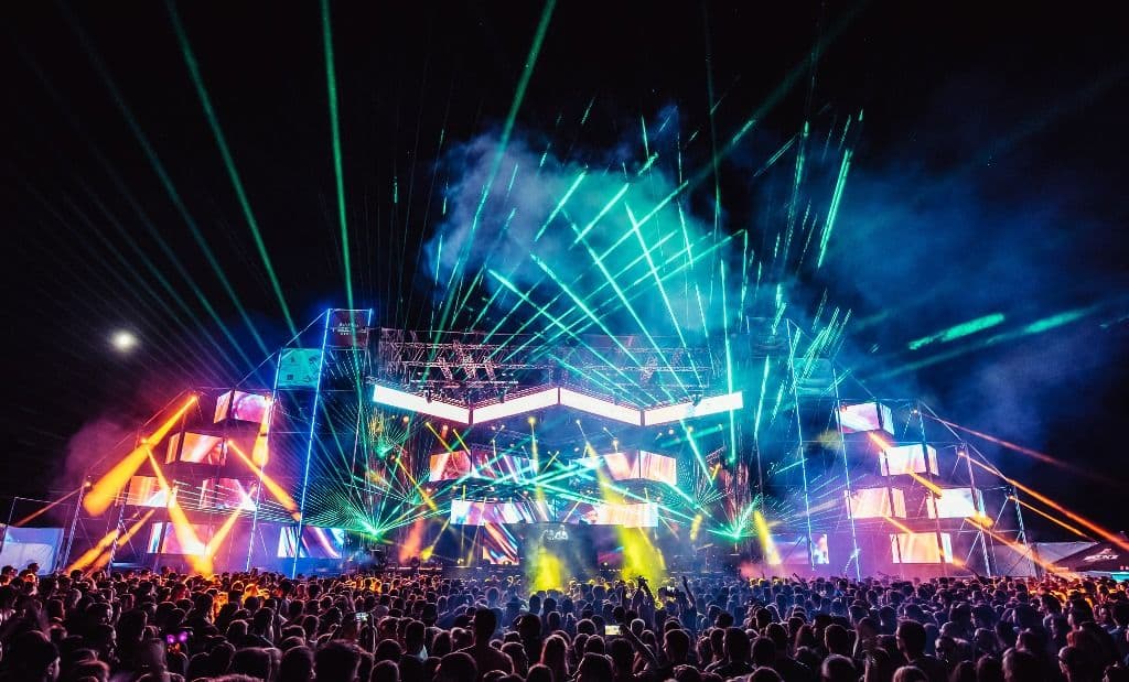 Prvoklasna žurka u filmskom okruženju! Prvoklasna žurka u filmskom okruženju!