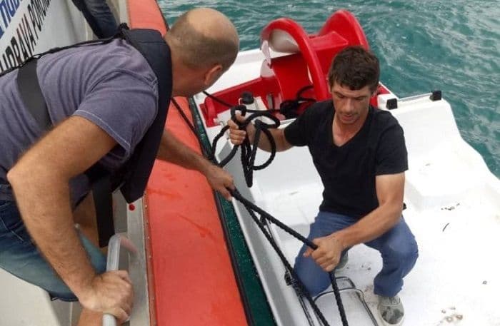 Sutomore: Spašeni kupači, jaka morska struja odvukla pedalinu daleko od plaže Sutomore: Spašeni kupači, jaka morska struja odvukla pedalinu daleko od plaže