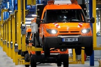 Skoro polovina Amerikanaca misli da je električnim automobilima potreban benzin Skoro polovina Amerikanaca misli da je električnim automobilima potreban benzin