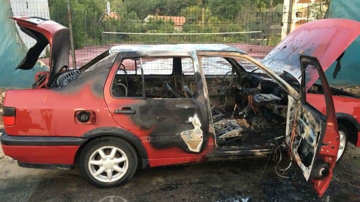 TIVAT:  "Džeta" uništena u požaru TIVAT:  "Džeta" uništena u požaru