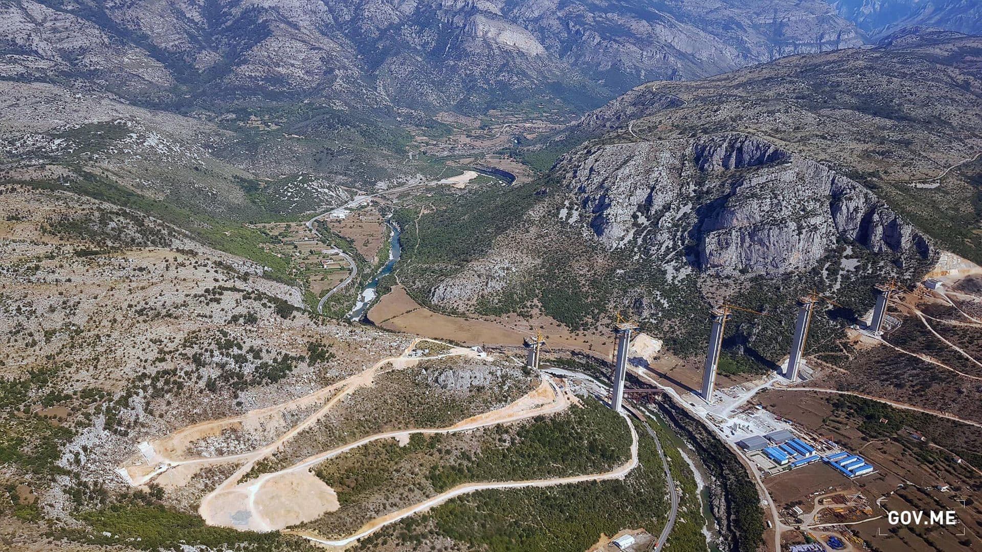 Pogledajte kako izgleda gradilište autoputa iz vazduha (VIDEO) Pogledajte kako izgleda gradilište autoputa iz vazduha (VIDEO)
