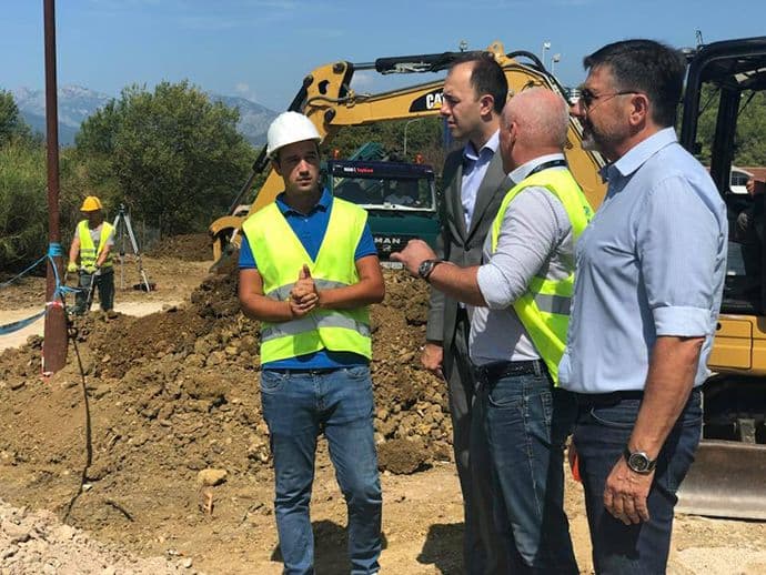 U toku radovi na tivatskom aerodromu vrijedni više od dva miliona eura U toku radovi na tivatskom aerodromu vrijedni više od dva miliona eura