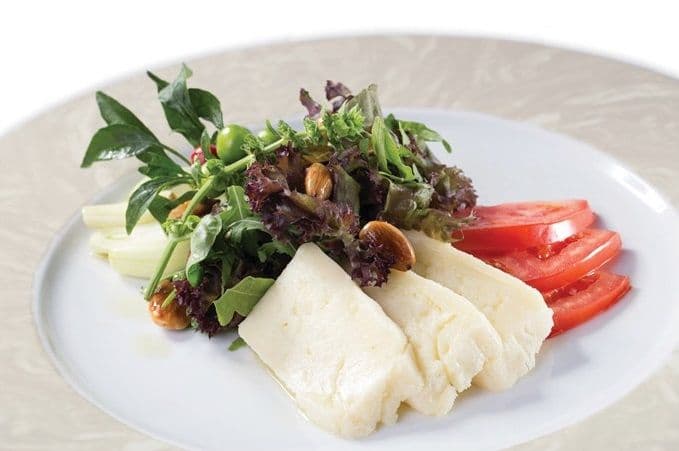 Sir iz ulja sa salatom iz đardina Sir iz ulja sa salatom iz đardina