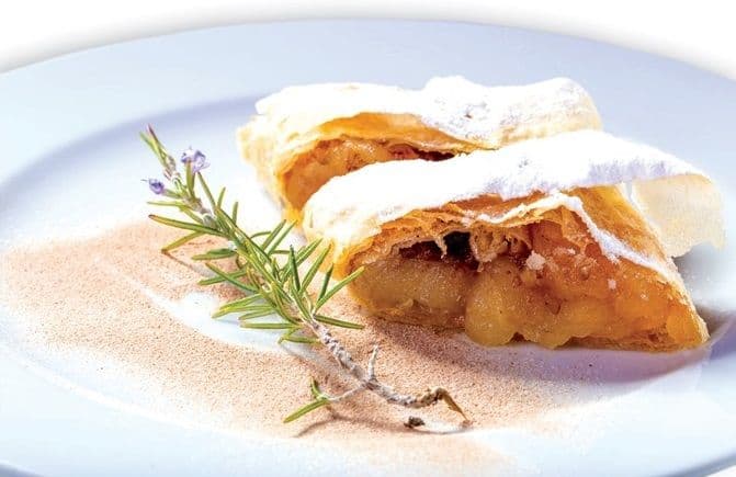 Štrudla od dunja i jabuka Štrudla od dunja i jabuka