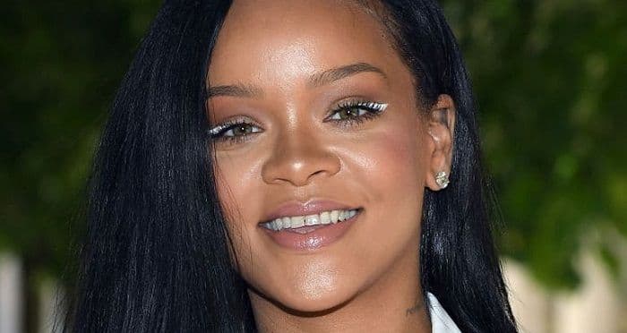 Rijana u zagrljaju holivudskog zavodnika Rijana u zagrljaju holivudskog zavodnika