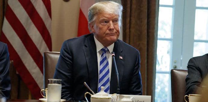 Američki visoki zvaničnik demantuje navode o namjeri uklanjanja Trampa Američki visoki zvaničnik demantuje navode o namjeri uklanjanja Trampa