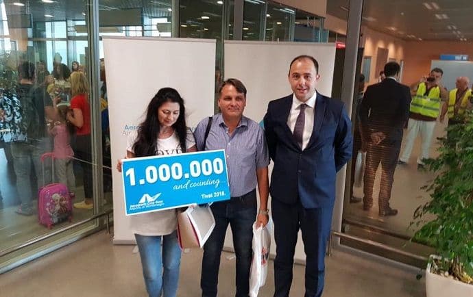 Milioniti putnik dočekan na aerodromu u Tivtu Milioniti putnik dočekan na aerodromu u Tivtu