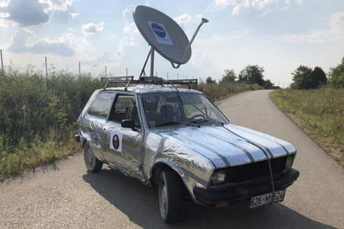 Bosanac prodaje Yugo 45 opremljen za borbu sa vanzemaljcima Bosanac prodaje Yugo 45 opremljen za borbu sa vanzemaljcima