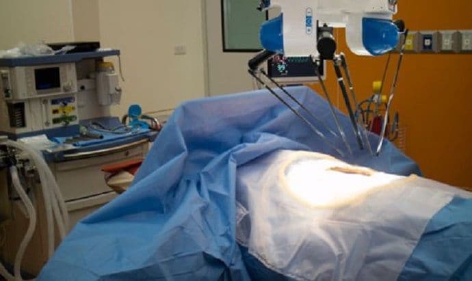Novine u medicini, robot će operisati ljude u Zagrebu Novine u medicini, robot će operisati ljude u Zagrebu