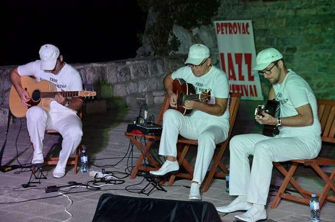 "Balkan strings" obilježili pretposljednje veče Petrovac jazz festivala "Balkan strings" obilježili pretposljednje veče Petrovac jazz festivala