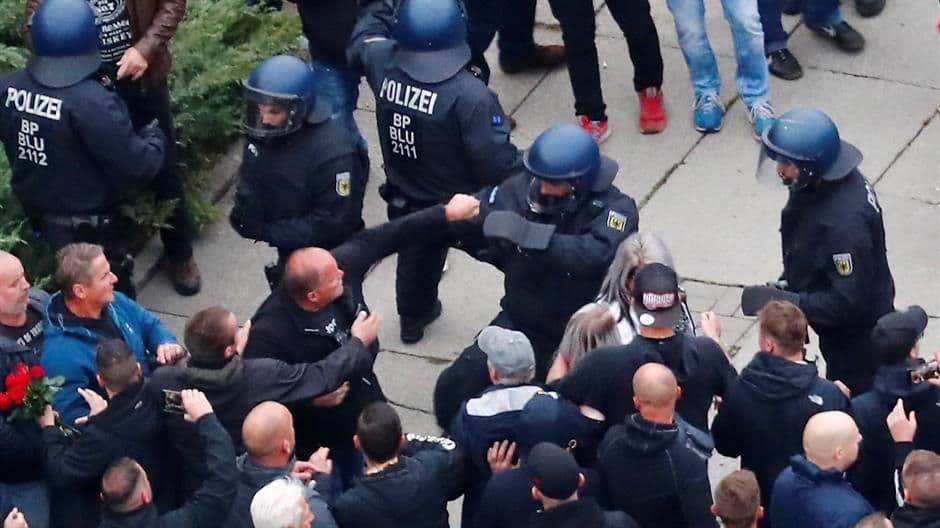 Za nacistički pozdrav 2.000 eura i osam mjeseci uslovno Foto: REUTERS/Hannibal Hanschke