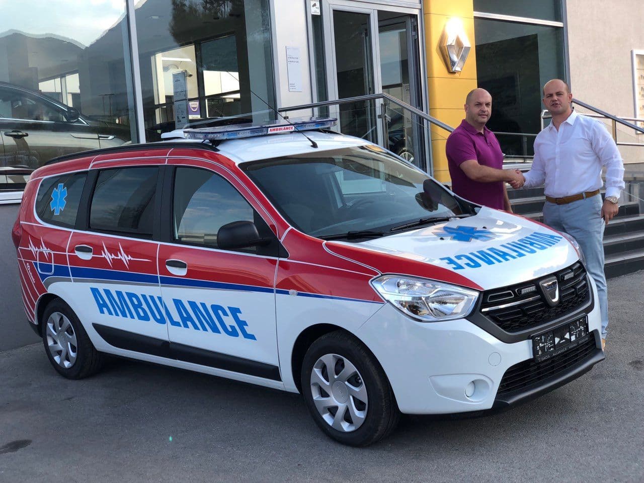 Dom zdravlja Kotor kupio novo sanitetsko vozilo Dom zdravlja Kotor kupio novo sanitetsko vozilo