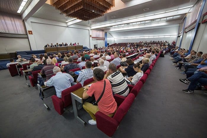 Sindikati kreću u generalni štrajk ako se ne usvoje tražene izmjene Zakona o PIO Sindikati kreću u generalni štrajk ako se ne usvoje tražene izmjene Zakona o PIO