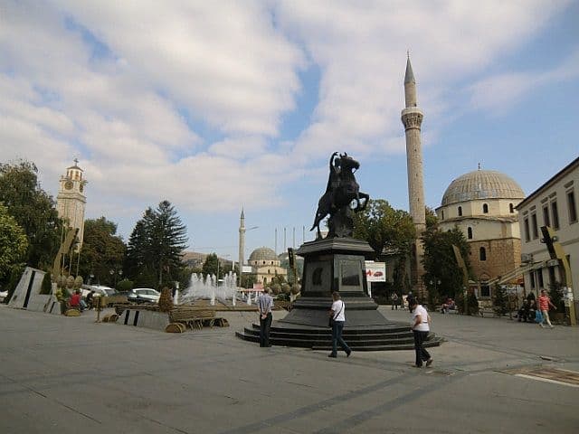 Policajac iz Bitolja osumnjičen da je ubio i zapalio čovjeka Policajac iz Bitolja osumnjičen da je ubio i zapalio čovjeka