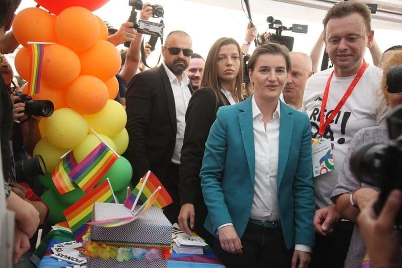 Paradu ponosa predvodila premijerka Paradu ponosa predvodila premijerka