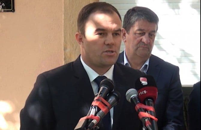 Ne primjećuje se odsustvo opozicije iz nikšićkog parlamenta Ne primjećuje se odsustvo opozicije iz nikšićkog parlamenta