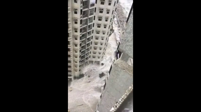 Crnogorski državljanin snimio apokaliptične scene oluje (VIDEO) Crnogorski državljanin snimio apokaliptične scene oluje (VIDEO)