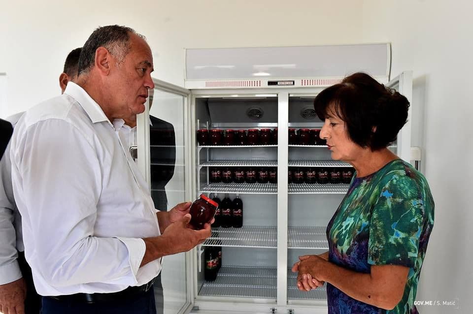 Simović obišao porodične firme u Nikšiću: Potvrdili smo optimizam Simović obišao porodične firme u Nikšiću: Potvrdili smo optimizam