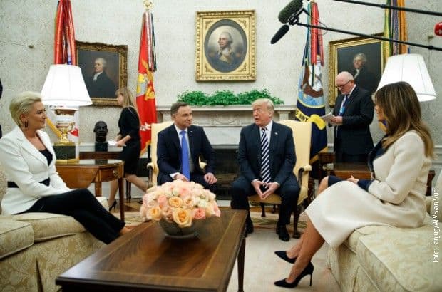 SAD razmatraju zahtjev za trajno vojno prisustvo u Poljskoj Tramp sa poljskim predsjednikom Dudom