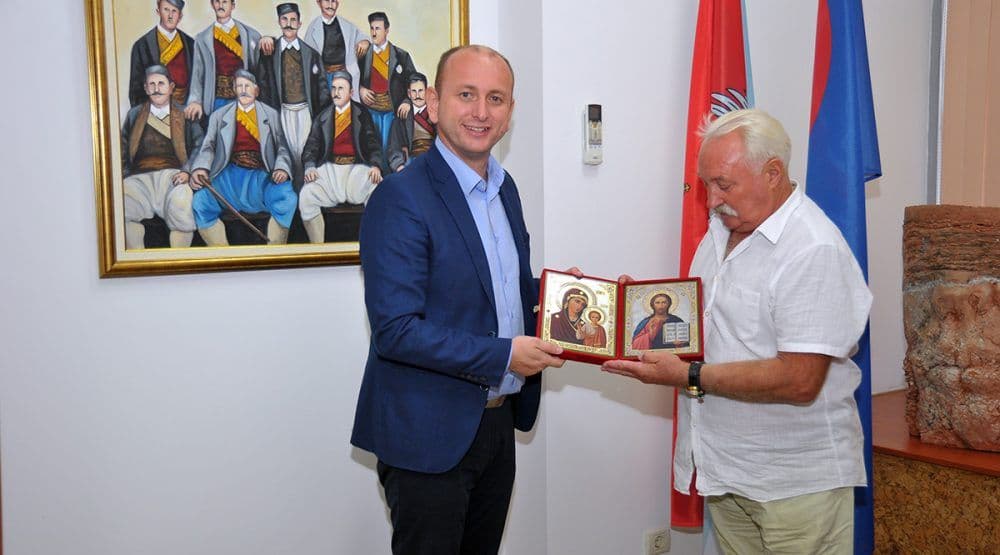 Kneževiću uručen orden generala Glazunova Kneževiću uručen orden generala Glazunova