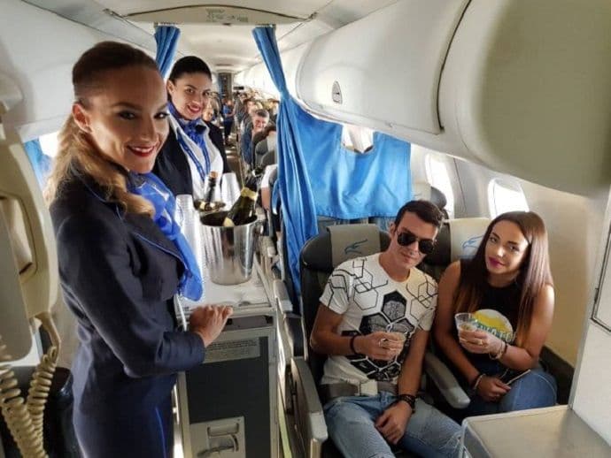 Šampanjac u avionu: On je 500.000 putnik Montenegro Airlinesa Šampanjac u avionu: On je 500.000 putnik Montenegro Airlinesa