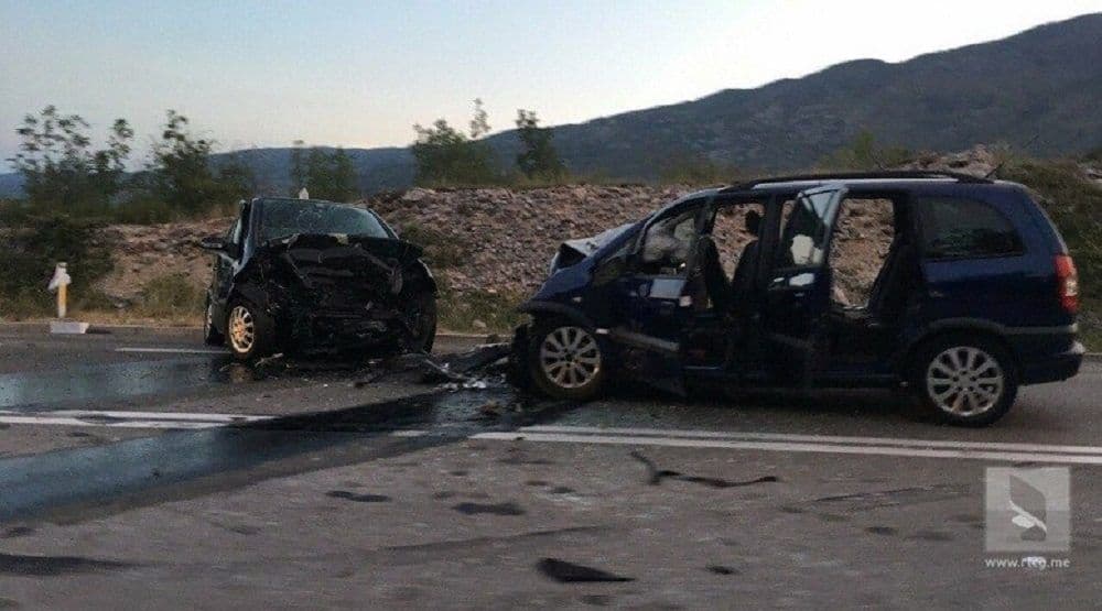 Tri vozila se sudarila u Bogetićima, četvoro povrijeđenih Tri vozila se sudarila u Bogetićima, četvoro povrijeđenih