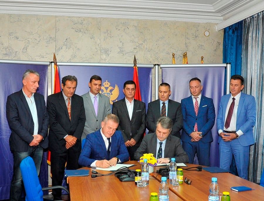 Vlada će godišnje u stambeni fond uplaćivati 400 hiljada eura Vlada će godišnje u stambeni fond uplaćivati 400 hiljada eura