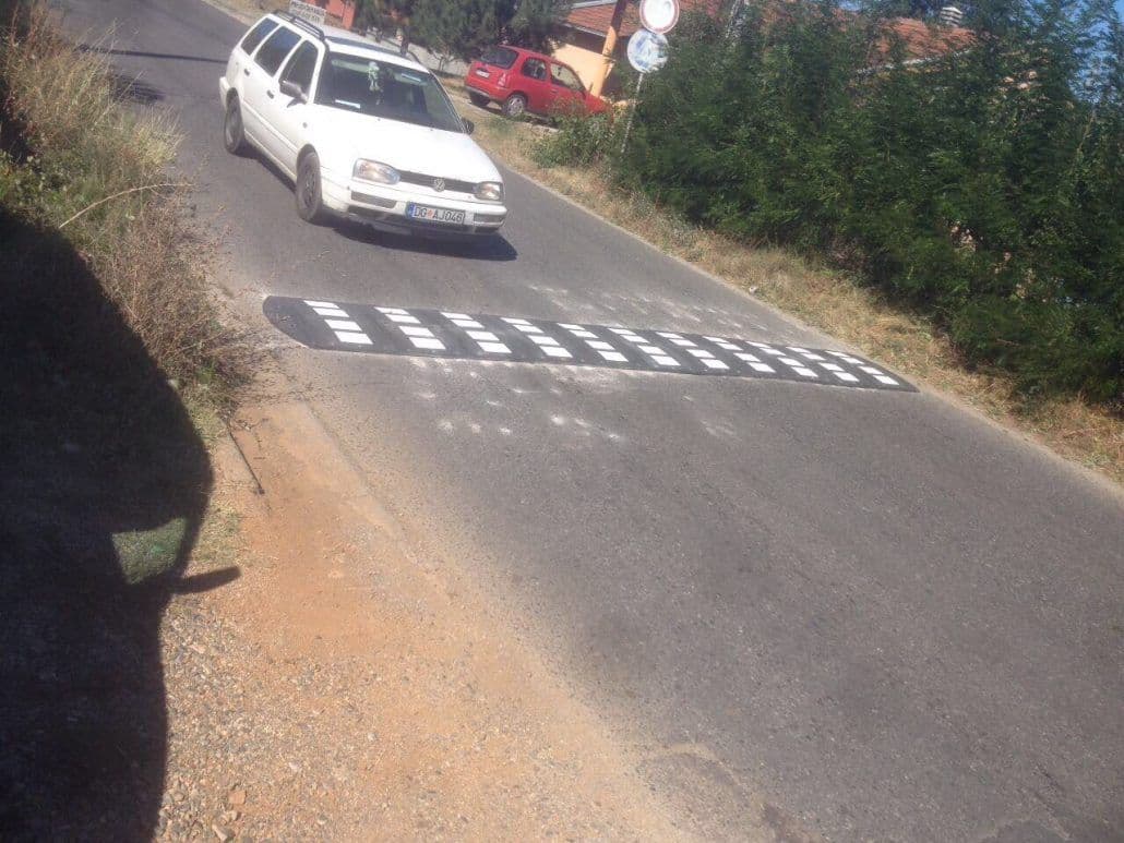 Na putu Podgorica - Danilovgrad ugrađuju se usporivači brzine Na putu Podgorica - Danilovgrad ugrađuju se usporivači brzine