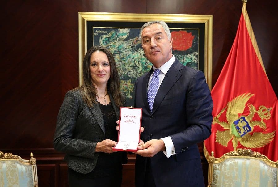 Đukanović uručio medalju čovjekoljublja Tatjani Vukićević Đukanović uručio medalju čovjekoljublja Tatjani Vukićević