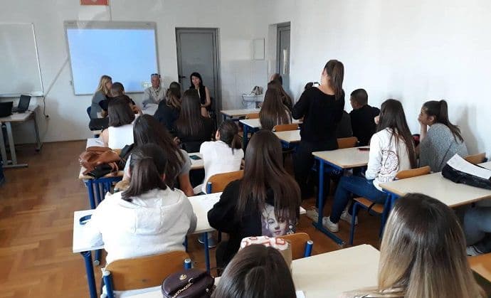 Održana tribina u Podgorici - Zašto bi se trebali ekonomski osamostaliti Održana tribina u Podgorici - Zašto bi se trebali ekonomski osamostaliti