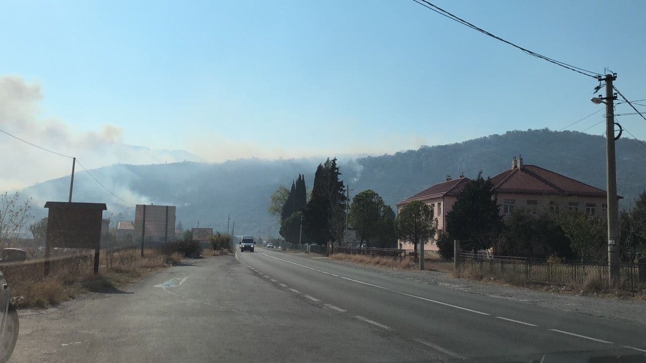 Vatreni obruč oko Podgorice Požar u mjestu Bioče