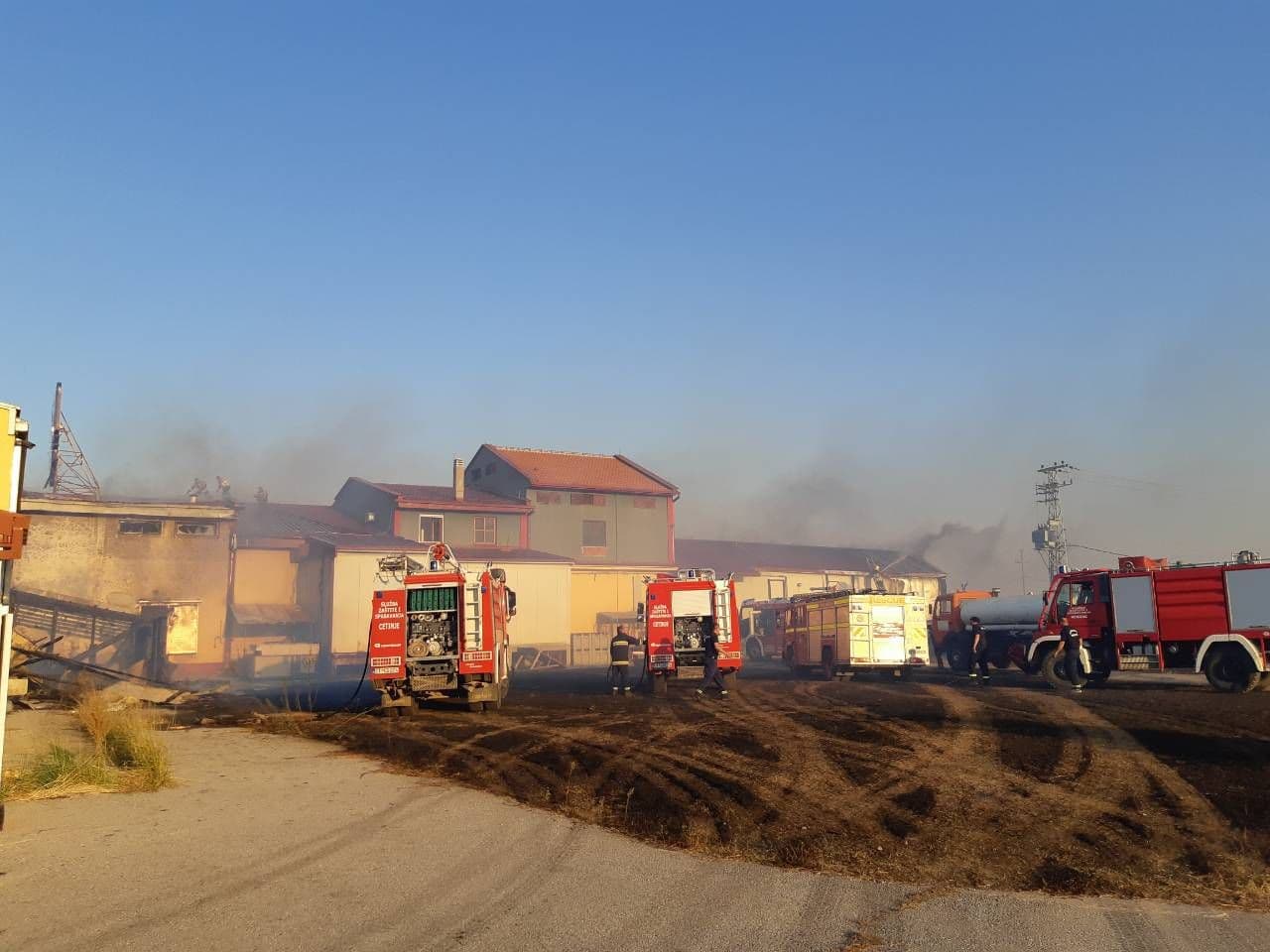 Izgorio dio klanice "Martinović" (FOTO) Izgorio dio klanice "Martinović" (FOTO)