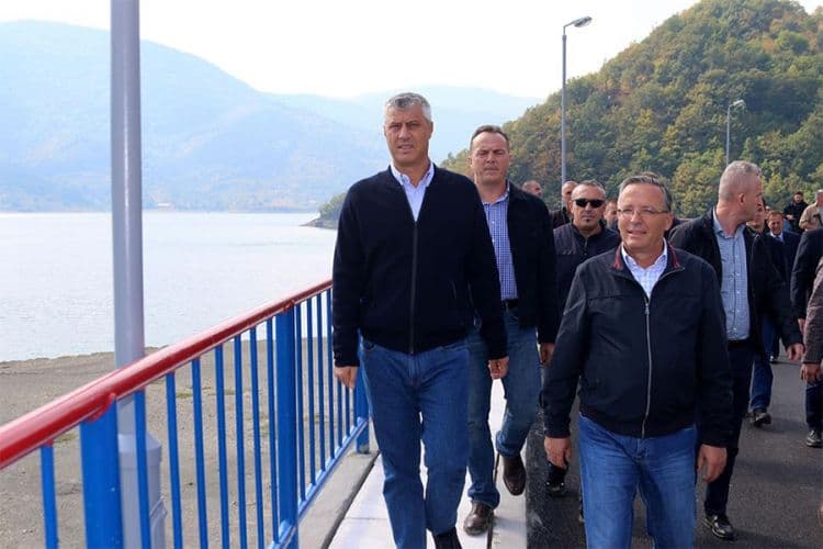 Pucano na lokal u koji je juče svratio Tači Pucano na lokal u koji je juče svratio Tači