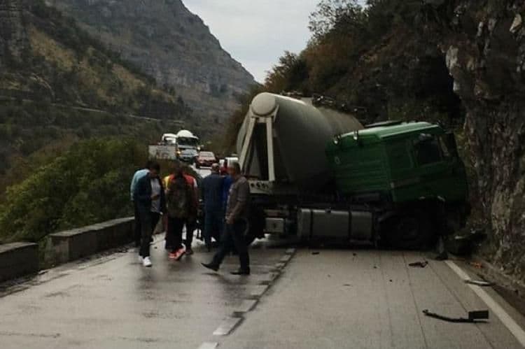Obustavljen saobraćaj zbog udesa Foto: RTCG