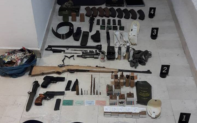 Uhapšen Danilovgrađanin, pronašli mu oružje, municiju, eksploziv i bombu Uhapšen Danilovgrađanin, pronašli mu oružje, municiju, eksploziv i bombu