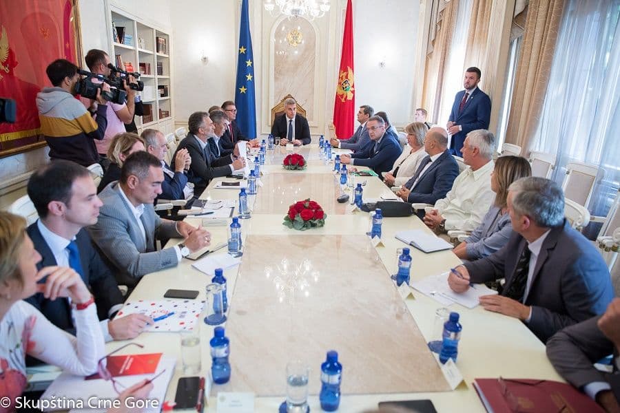 Dominantan stav da se formira parlamentarni odbor do kraja oktobra Dominantan stav da se formira parlamentarni odbor do kraja oktobra