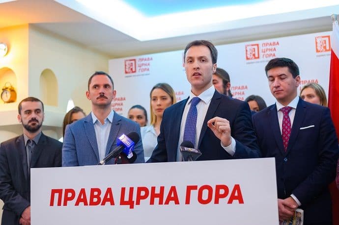 Prava Crna Gora: Kažnjavanje neustajanja na himnu neustavno i diskriminatorsko Prava Crna Gora: Kažnjavanje neustajanja na himnu neustavno i diskriminatorsko