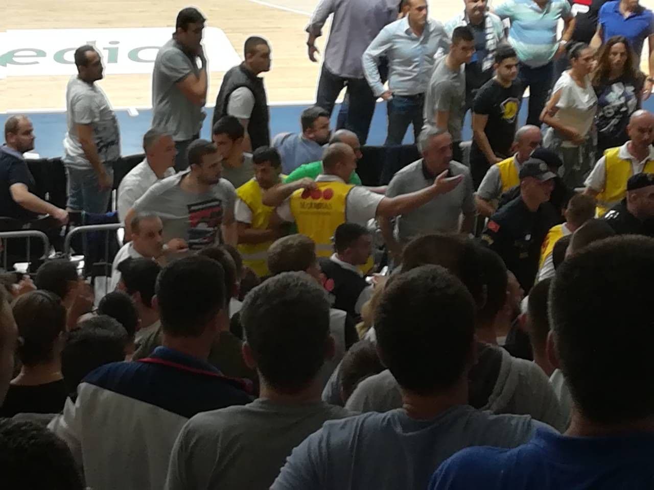 Incident na tribinama Morače, koškanja bilo i poslije utakmice (FOTO) Incident na tribinama Morače, koškanja bilo i poslije utakmice (FOTO)