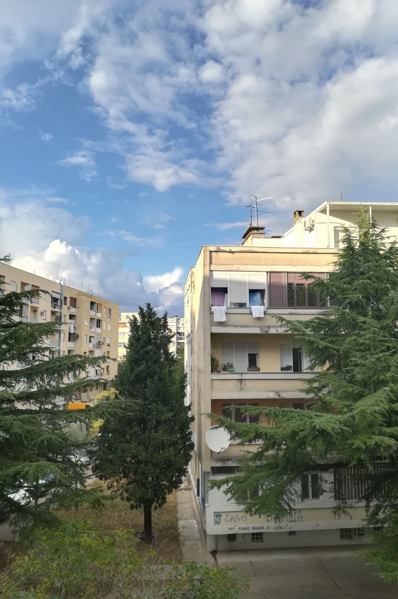 Sjutra pretežno sunčano Sjutra pretežno sunčano