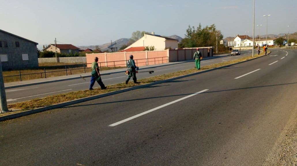 Pokrenuta akcija uređenje koridora obilaznice oko naselja Golubovci Pokrenuta akcija uređenje koridora obilaznice oko naselja Golubovci