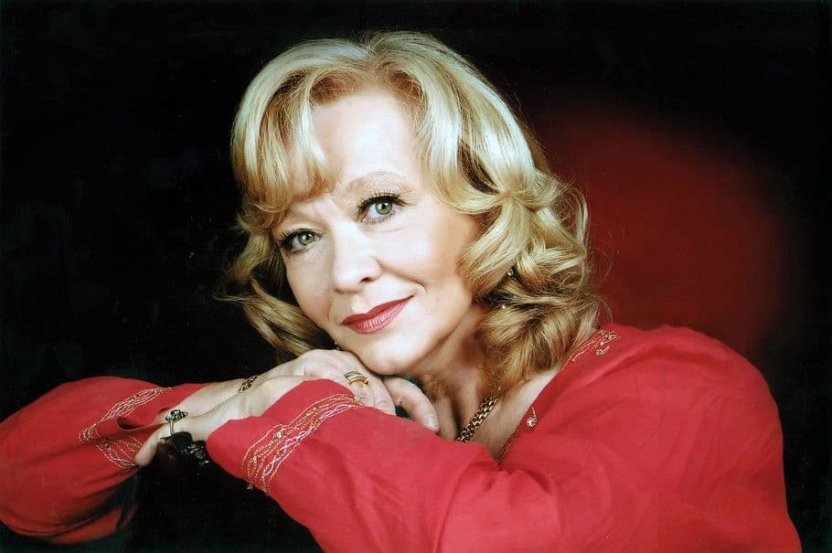 Istinska diva neponovljivog šarma Istinska diva neponovljivog šarma